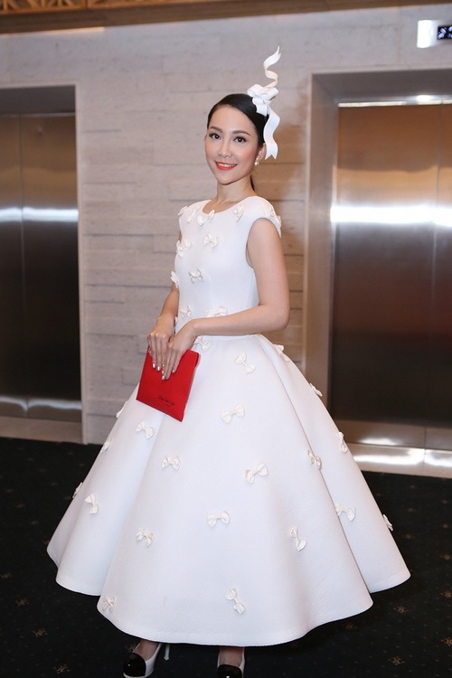 Hồng Nhung, Đoan Trang quot;chân ngắnquot; vẫn nổi bật - 11