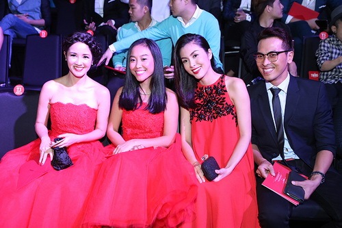 Hồng Nhung, Đoan Trang quot;chân ngắnquot; vẫn nổi bật - 6