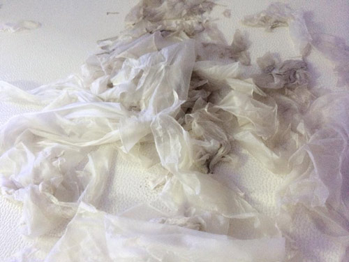 Chị em sôi sục với mốt lột da như rắn để trắng mịn - 3