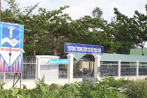 Một học sinh lớp 8 uống thuốc sâu tự tử ngay tại trường - 2