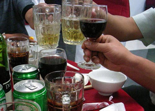 Lùi thời điểm tăng thuế rượu, bia - 1