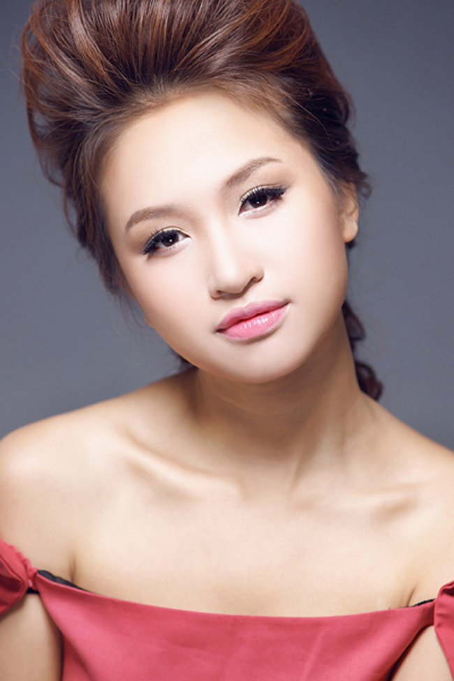 Thanh Vân Hugo là một trong những MC đắt show ở ngoài Bắc, từng là một trong những hot girl xinh đẹp, được yêu mến ở Hà thành. 
