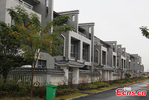 Đại gia bỏ trăm tỷ xây biệt thự cho người nghèo - 5