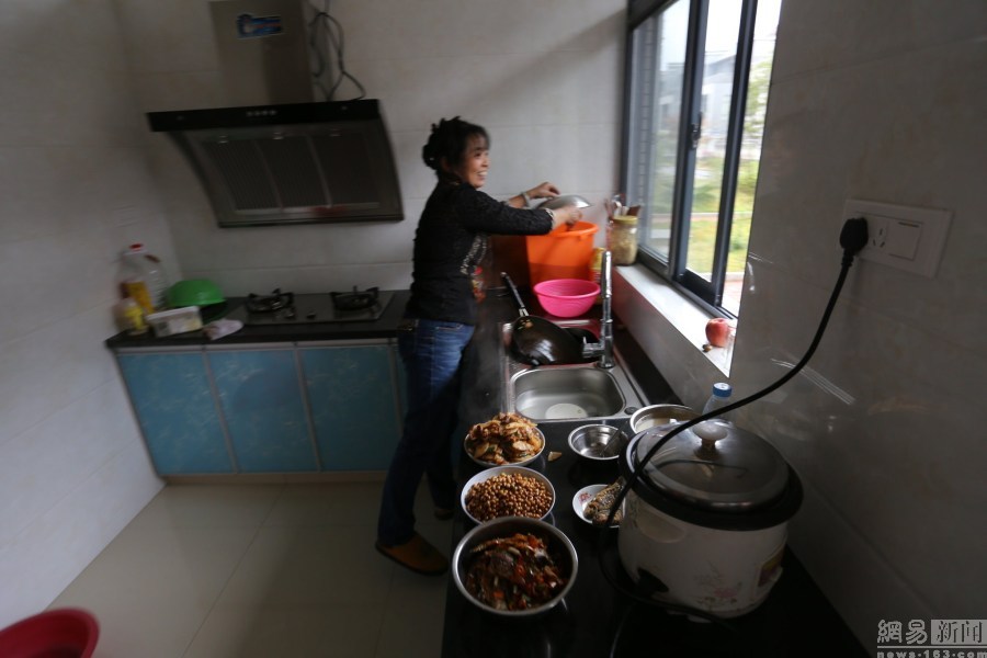 Đại gia bỏ trăm tỷ xây biệt thự cho người nghèo - 8