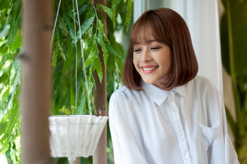 Chi Pu quot;gây sốtquot; khi được Nhan Phúc Vinh cõng trên vai - 1