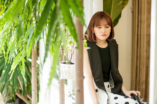 Chi Pu quot;gây sốtquot; khi được Nhan Phúc Vinh cõng trên vai - 2