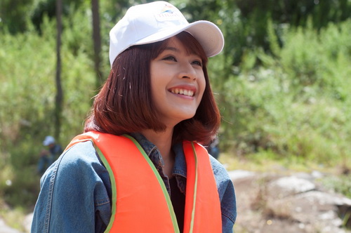 Chi Pu quot;gây sốtquot; khi được Nhan Phúc Vinh cõng trên vai - 11