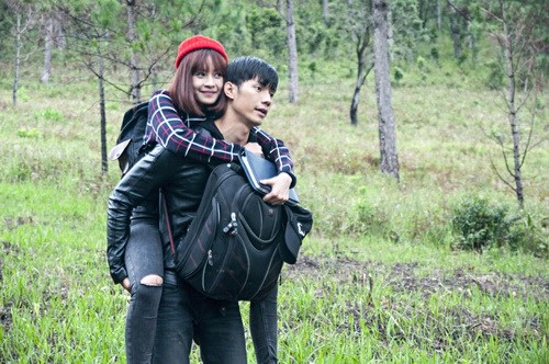 Chi Pu quot;gây sốtquot; khi được Nhan Phúc Vinh cõng trên vai - 14