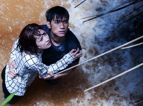 Chi Pu quot;gây sốtquot; khi được Nhan Phúc Vinh cõng trên vai - 15