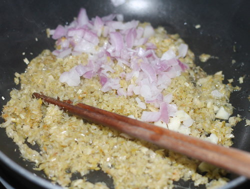 Đậm đà, lạ miệng với thịt xào mắm ruốc - 2