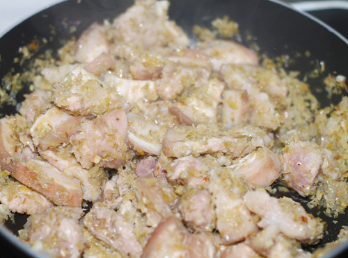 Đậm đà, lạ miệng với thịt xào mắm ruốc - 3