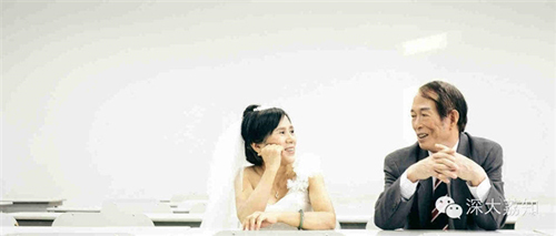 Vợ chồng 70 tuổi chụp ảnh cưới trong trường học - 9