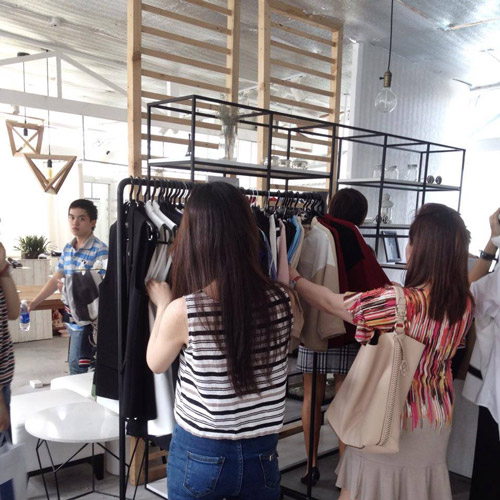 Thứ Sáu đen: Chen chúc quot;bẹp ruộtquot; vì hàng giảm giá - 10