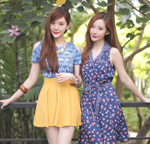 Cặp chị em song sinh tạo #039;sóng#039; vì giống hệt mỹ nữ Hàn - 1