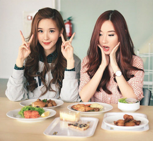 Cặp chị em song sinh tạo #039;sóng#039; vì giống hệt mỹ nữ Hàn - 16