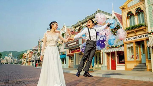 Cặp đôi chồng lùn, vợ cao của TVB khoe ảnh cưới - 1