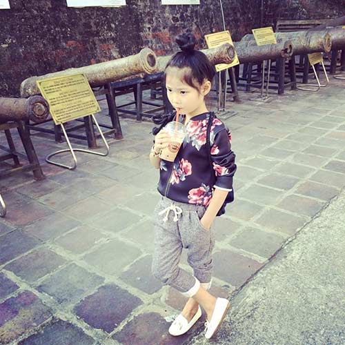 Cô bé Hà Nội 7 tuổi lọt top 10 mẫu nhí trên báo Mỹ - 8