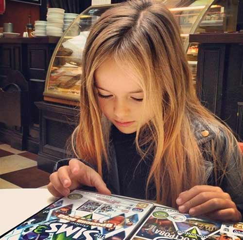 Mẫu nhí đẹp nhất thế giới gây tranh cãi vì quá gợi cảm - 9