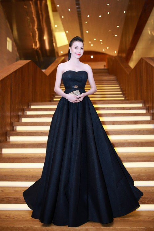 Vân Ngô, Thu Thảo thanh lịch giữa #039;cuộc chiến thảm đỏ#039; - 8