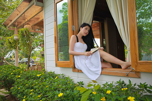 Nữ ca sĩ Việt thảnh thơi bên nhà vườn xanh mát - 4