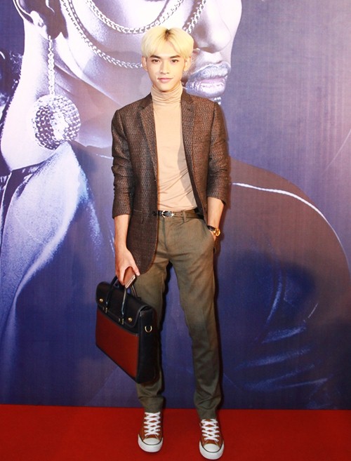 Thủy Top mặc áo xuyên thấu liều lĩnh - 12