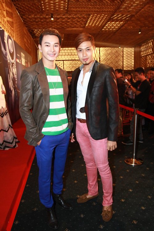 Thủy Top mặc áo xuyên thấu liều lĩnh - 13