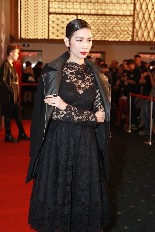 Thủy Top mặc áo xuyên thấu liều lĩnh - 4