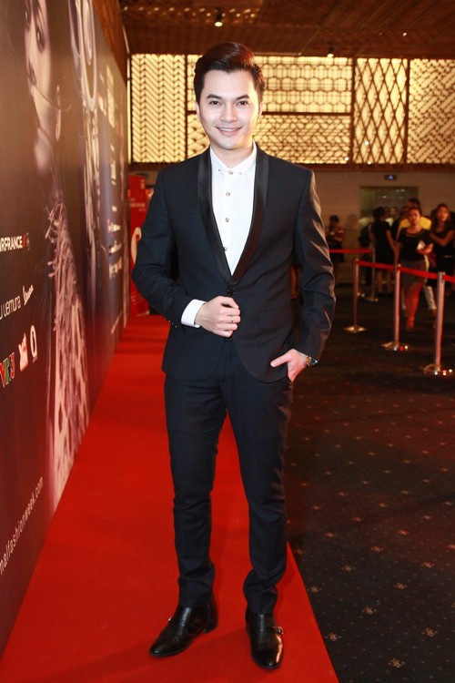 Thủy Top mặc áo xuyên thấu liều lĩnh - 8