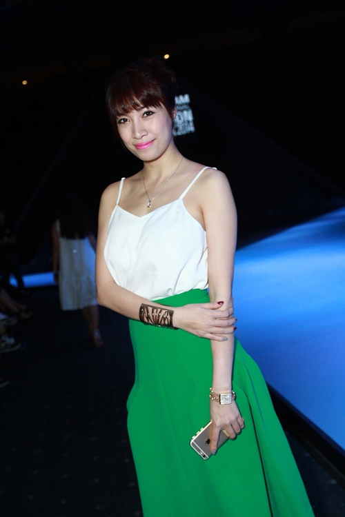 Thủy Top mặc áo xuyên thấu liều lĩnh - 9