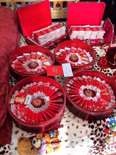 Lễ đính hôn xa xỉ với 2,88 triệu NDT và 6 triệu chi phiếu - 5