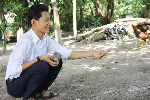 Cậu bé nghèo hiếu học thay cha mẹ chăm em từ tuổi lên 10 - 1