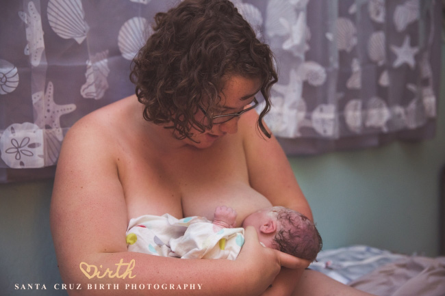 Và khi bé Sequoia chào đời, Maryellen đã sẵn sàng nguồn sữa cho con tu ti.
