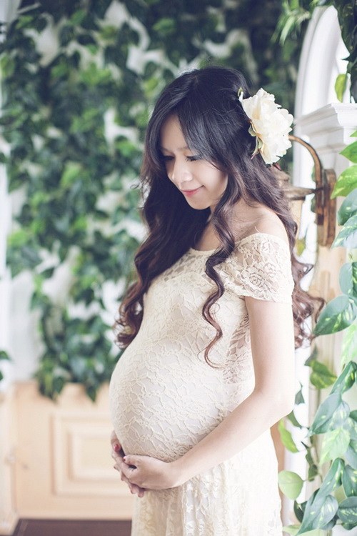 Vợ Lý Hải khoe bụng bầu 9 tháng trước khi quot;lâm bồnquot; - 3