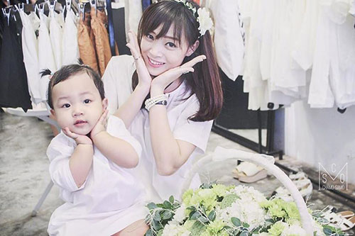 Hot mom Hà Nội và cô con gái 17 tháng có style cực quot;chấtquot; - 2