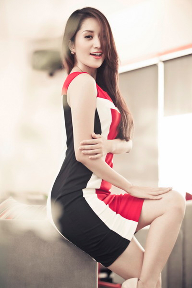 Hoa hậu Diễm Hương tên thật là Lưu Thị Diễm Hương. Cô sinh năm 1990 và là Hoa hậu thế giới người Việt 2010. Diễm Hương có chiều cao 1m71, số đo 3 vòng của cô là 84-61-92. Nhan sắc rạng ngời của cô được phô diễn trong những cách trang điểm thật nhẹ nhàng và tự nhiên. 
