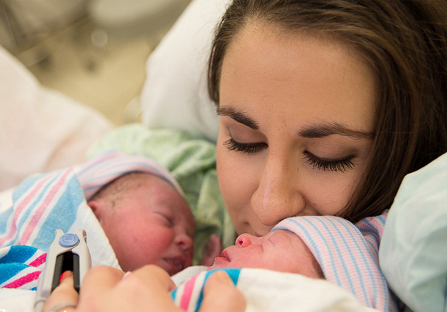 Tỷ lệ các ca sinh đôi bằng phương pháp đẻ thường không cao, mà thường được khuyến khích đẻ mổ cho an toàn cả mẹ và bé, chính vì thế mẹ Meredith rất mãn nguyện vì đã làm được điều kỳ diệu.

