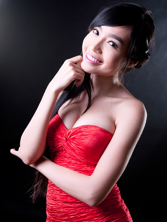 Elly Trần là một người mẫu ảnh rất nổi của Vbiz

