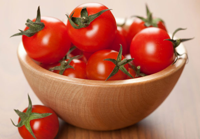 Cà chua

Cà chua không chỉ giúp làm đẹp da mà cùng cung cấp đủ nước cho cơ thể. Dù vậy mẹ có ăn thả ga cà chua cũng không lo béo bởi trong 100 gram cà chua chỉ chứa 18 calo.


