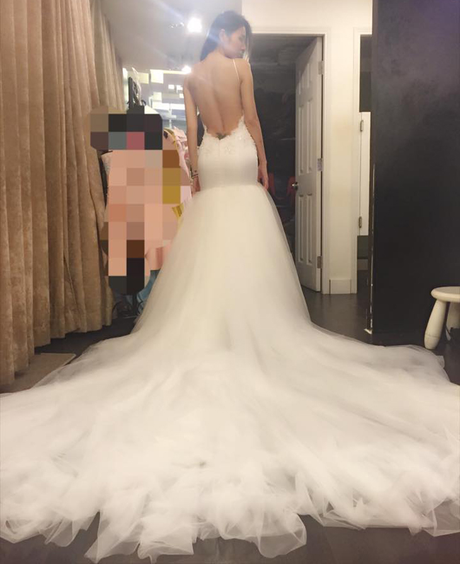 Chiếc váy được hé lộ sẽ là váy cưới của Thủy Tiên đang gây sốt trên mạng
