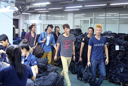 Thí sinh Next Top bụi bặm tại xưởng quần jeans - 1