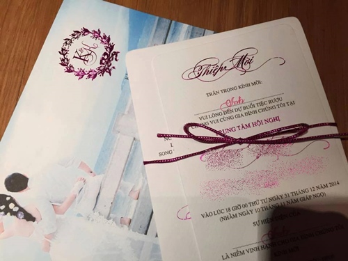 Thiệp cưới giản dị của Lê Khánh và bạn trai 10 năm - 2