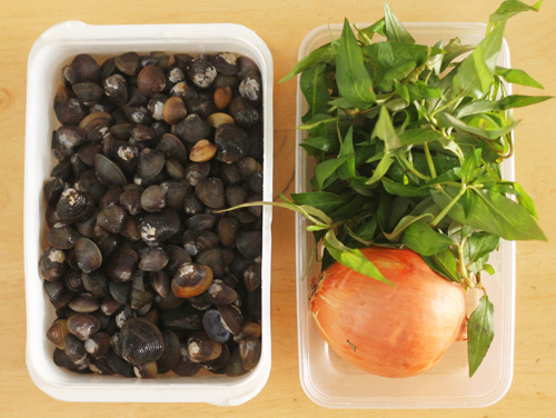 Hương vị miền Trung trong hến xúc bánh đa - 1