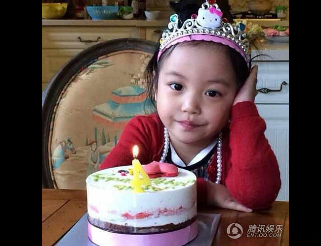 Con gái Triệu Vy mới được cha mẹ tổ chức tiệc sinh nhật 4 tuổi cách đây không lâu. 
