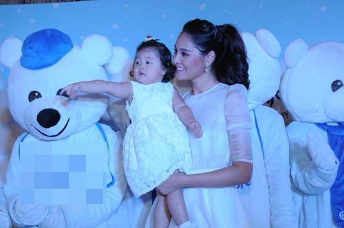 Hoa hậu Hương Giang lần đầu dẫn con gái đi sự kiện - 3