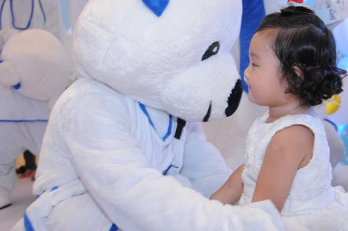 Hoa hậu Hương Giang lần đầu dẫn con gái đi sự kiện - 2