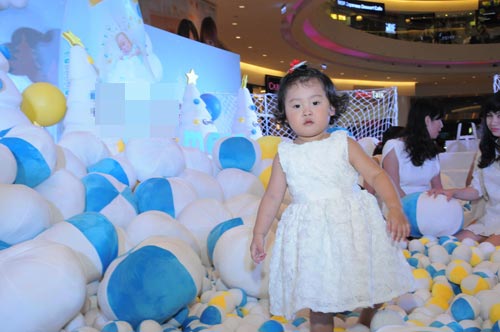 Hoa hậu Hương Giang lần đầu dẫn con gái đi sự kiện - 5