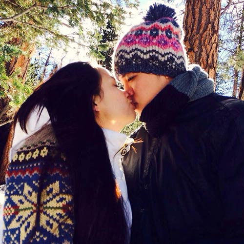 HH Diễm Hương tình cảm với bạn trai trên tuyết - 4