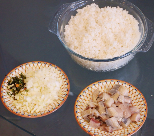 Cơm chiên cá làm vừa nhanh, ăn là mê - 1