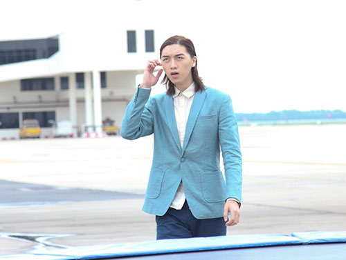 Thí sinh Next Top vất vả tạo dáng với máy bay - 5