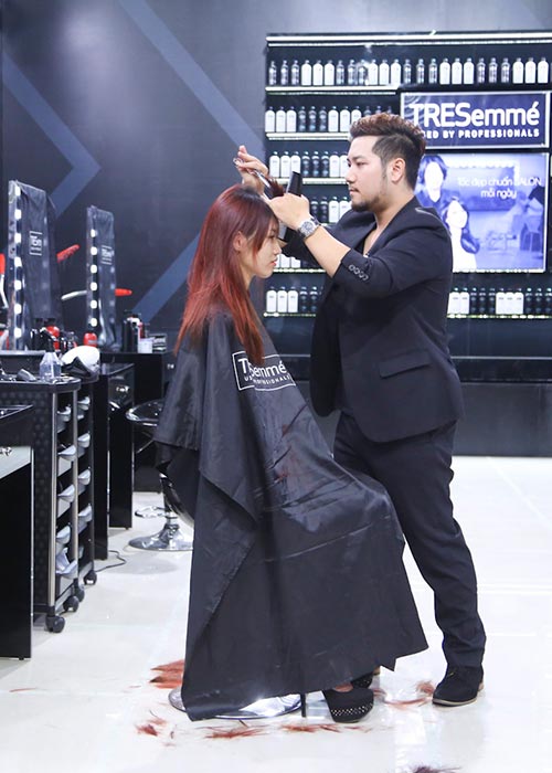 Thí sinh Next Top vất vả tạo dáng với máy bay - 4